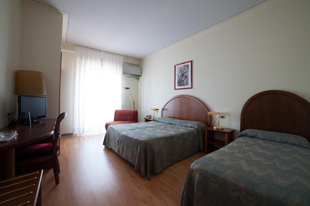 Albergo Miralago فيربانيا الغرفة الصورة